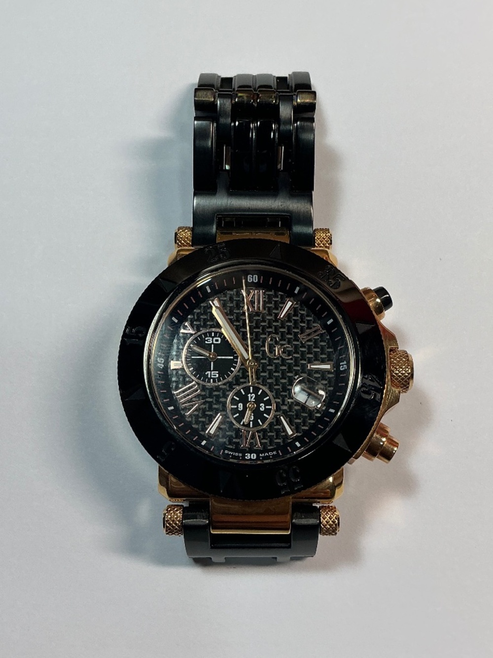 Guess Collection G47000 100 Meters / 330 Feet Water Resistant. Swiss Made